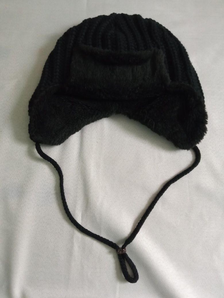 Nowa czapka damska zimowa czarna