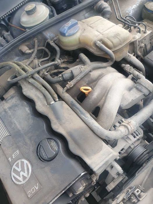 Volkswagen Passat B5 1.8 benzyna 20V 92kW sedan błękitny  na części