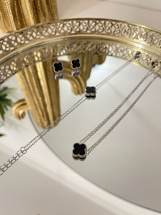 Colares brincos e pulseiras  TREVO