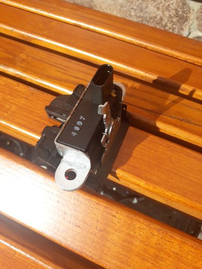 Замок кришки багажника seat altea toledo passat b6 b7
