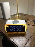 Bluetooth колонка, бездротова зарядка, цифровий будильник