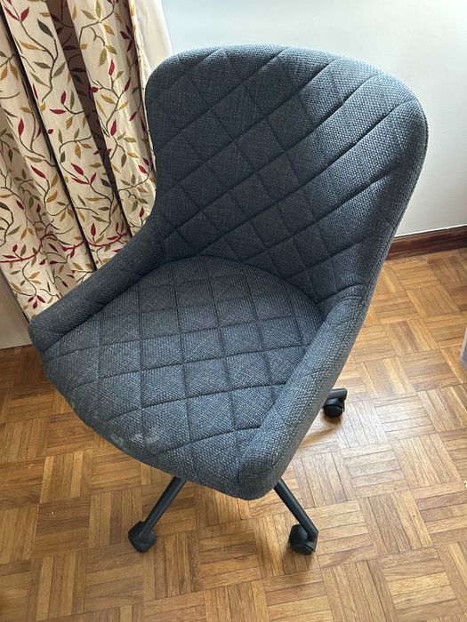 Vendo Secretária Ikea em óptimo estado com cadeira secretária