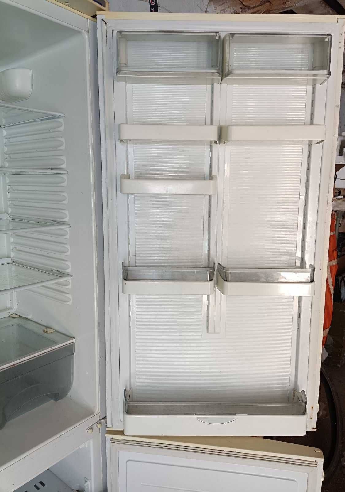 холодильник неробочий Атлант