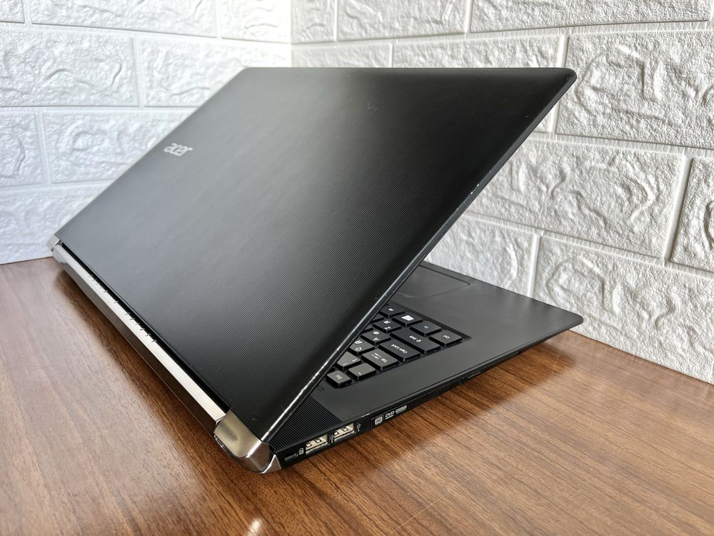 Acer Nitro 17“ Core i7 + Nvidia GTX + SSD + HDD 2Tb + игры + коробка