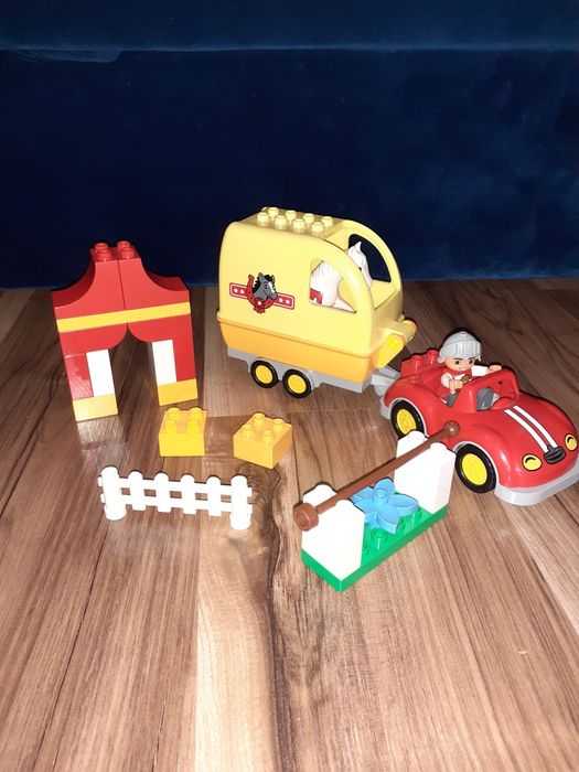 Lego duplo przyczepa dla konia 10807 i turniej/rycerz na koniu 10568