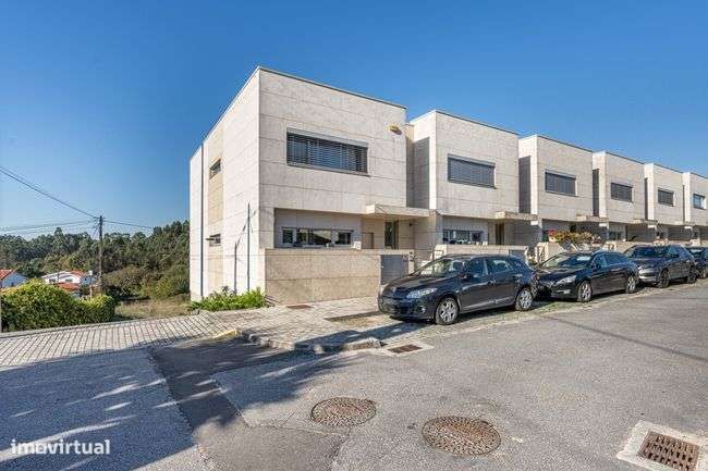 Moradia T3 à venda em Guimarães - Brito