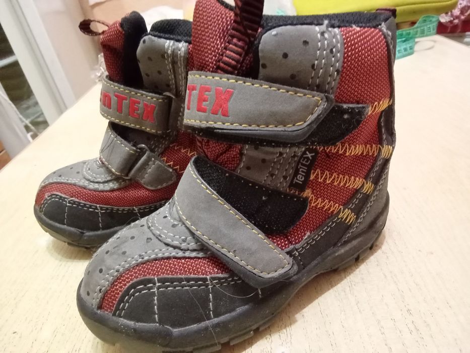 Продам детские сапоги,резиновые сапоги,кроссовки