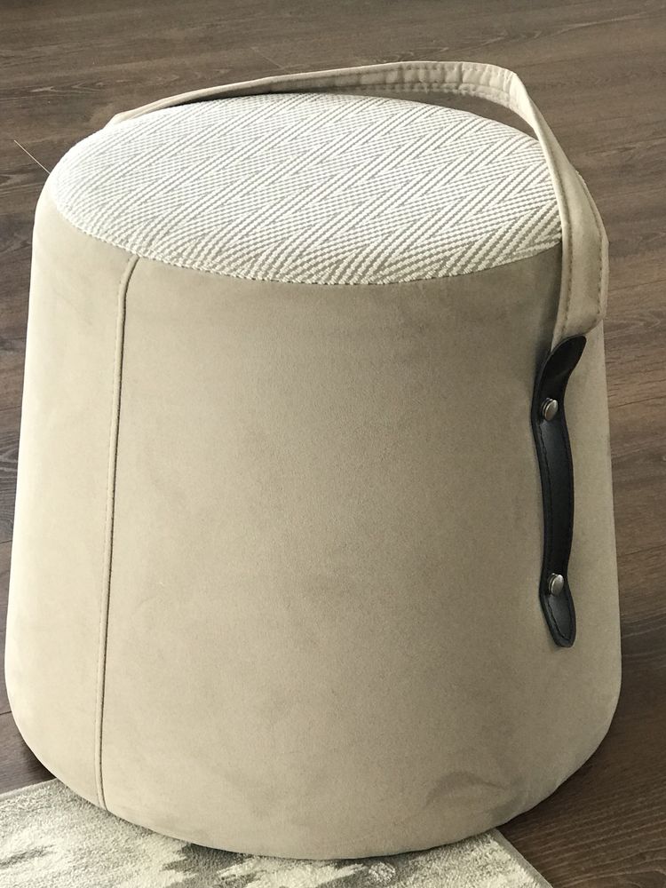 Pouf em tecido. Veja os meus outros anúncios.