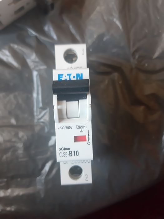 Sprzedam  esy c16 27 sztuk b10 7 sz wylaczniki 3 fazowe potrujne 2 szt