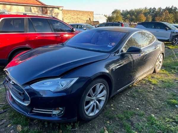 Tesla S 85D  darmowe ładowanie  2013 ZAREZERWOWANA rok