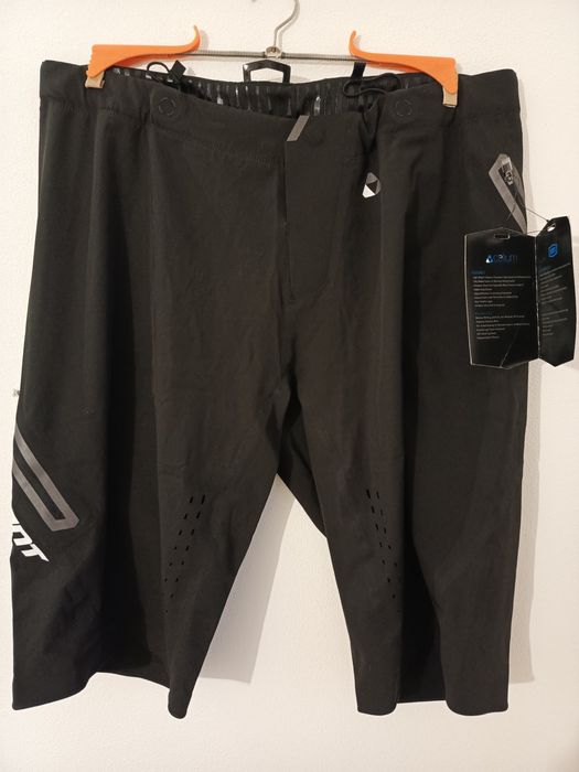 Nowe spodenki MTB Giant Traverse 100%  czarne rozmiary 32/34/36/38 !
