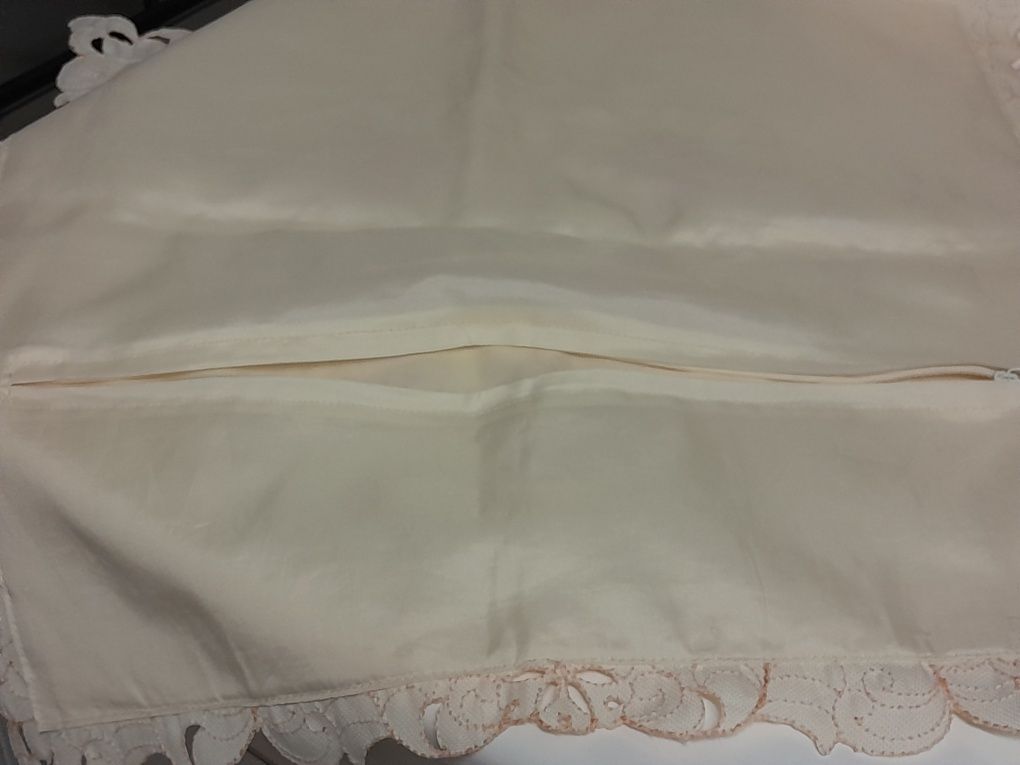 Fronhas de decoração bordadas com fecho