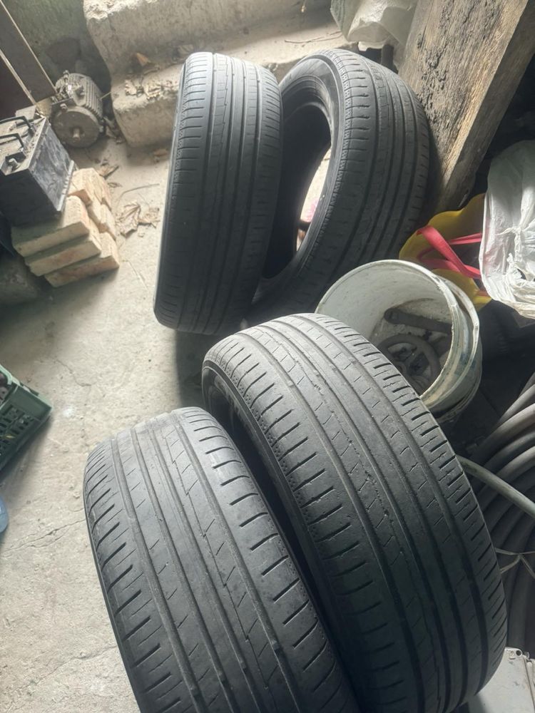 Продам резину Yokohama 215/60 R16