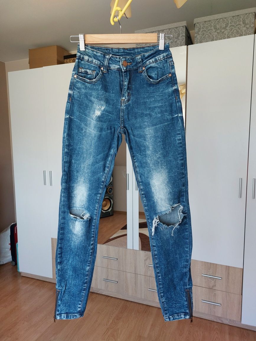 Spodnie jeansy Amisu dziury przetarcia size 26