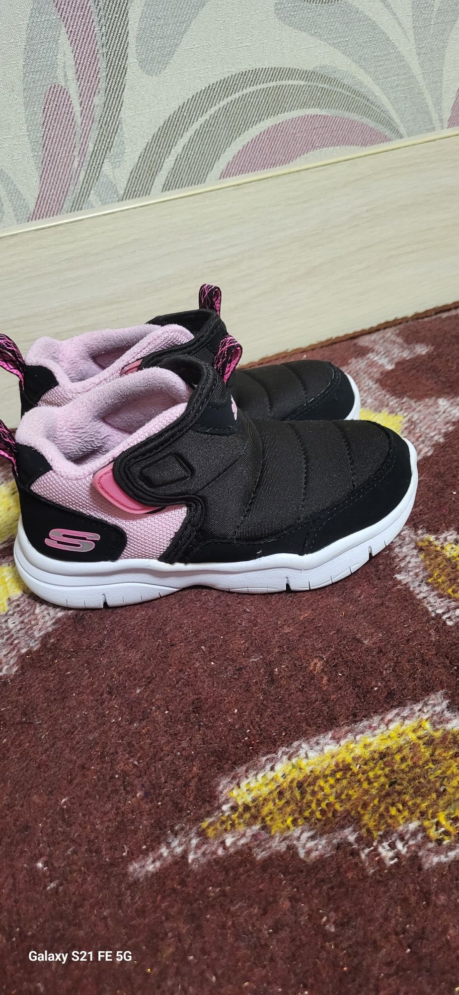 Продам дитячі весняні черевики skechers