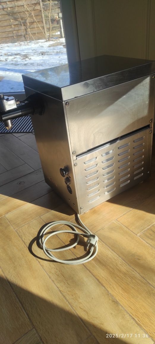 Maszyna automat do bitej śmietany Sanomat Plus 5 litrów