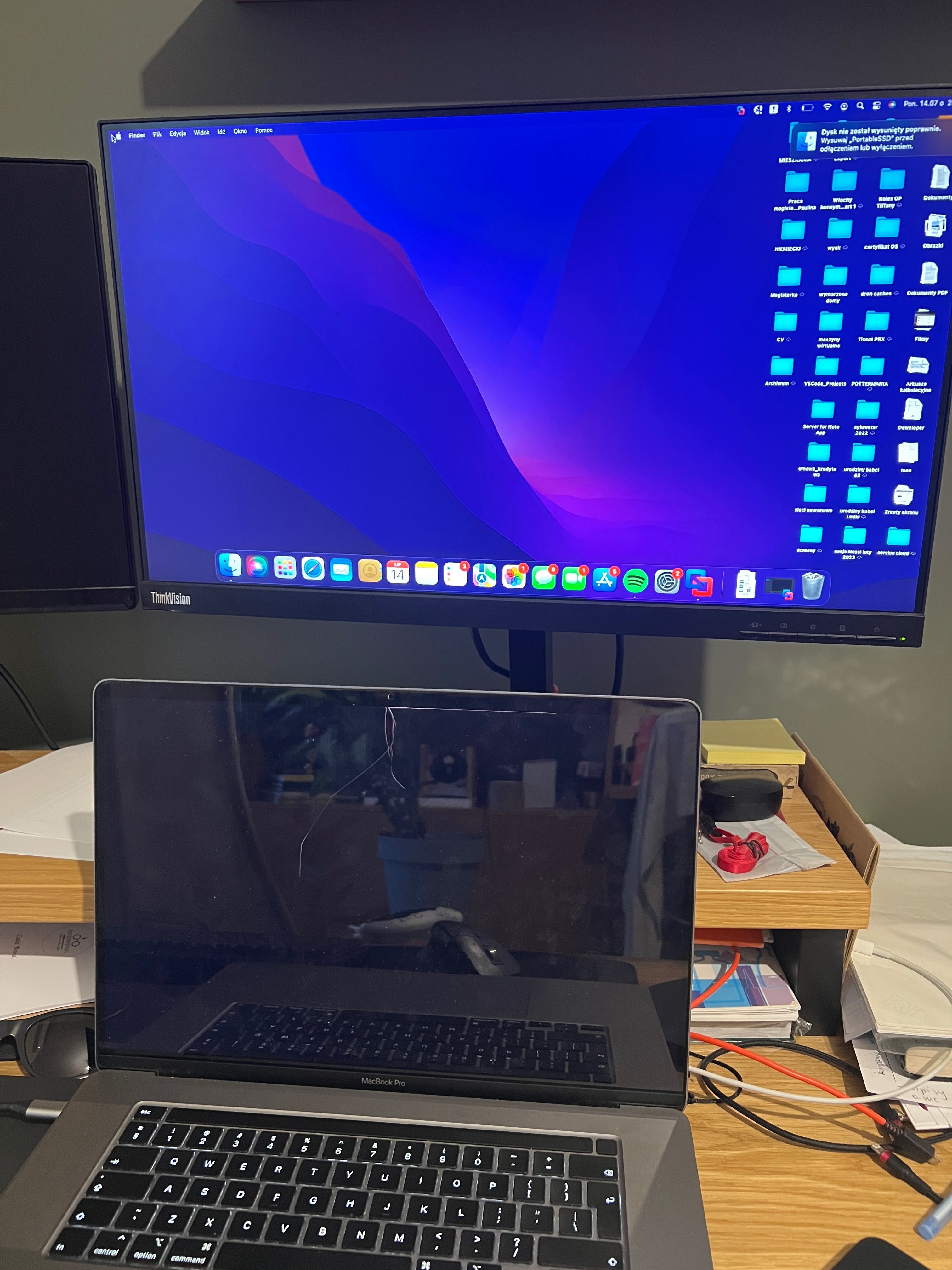 MacBook Pro 16" Intel Core i7 512GB SSD 16GB RAM – Uszkodzona matryca