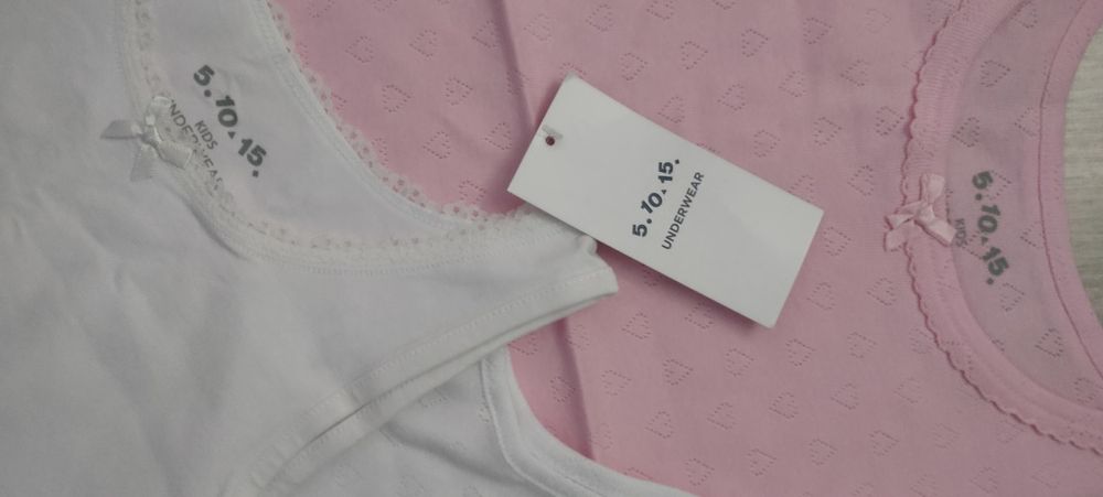 Podkoszulki 3 sztuki r.146/152