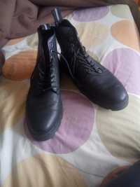 Botas de homem tamanho 43