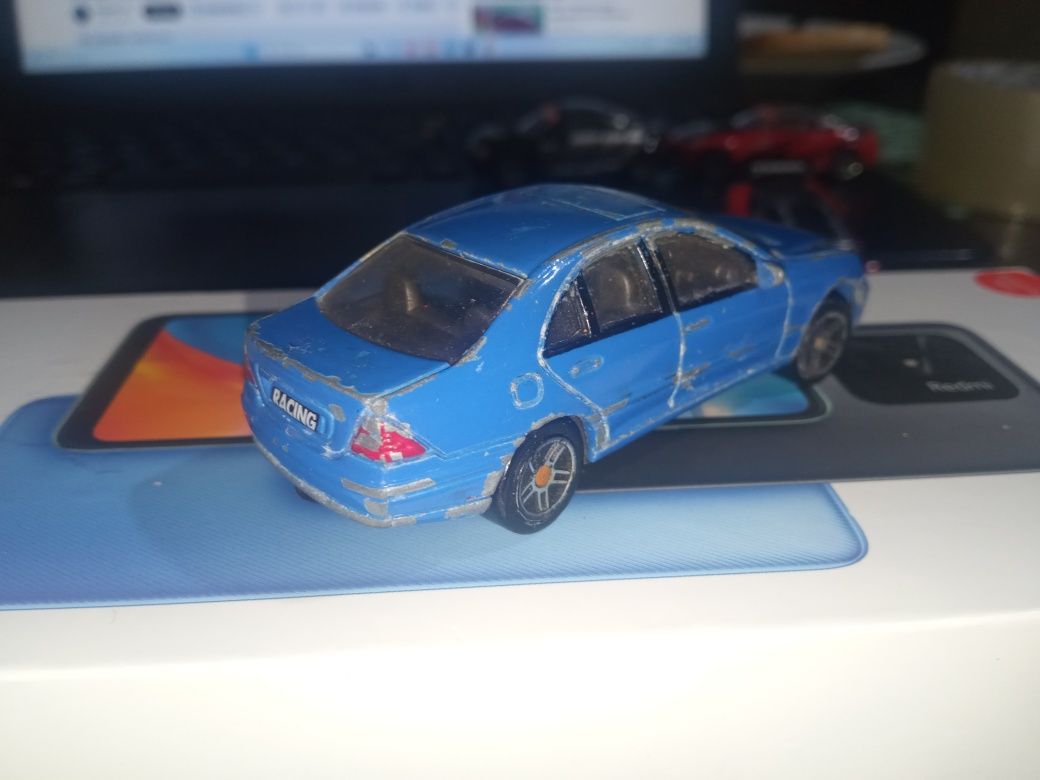 Mercedes c-class realtoy nie hot wheels niebieski