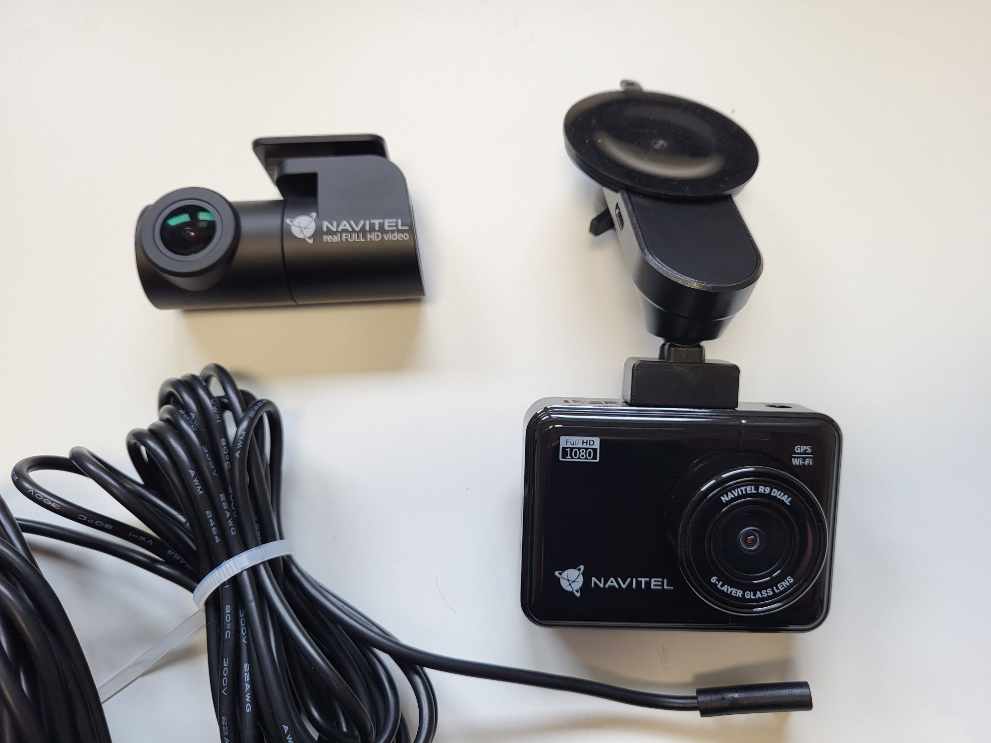 Wideorejestrator Navitel R9 Dual stan idealny
