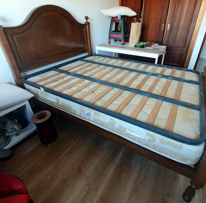 Vendo Cama de madeira