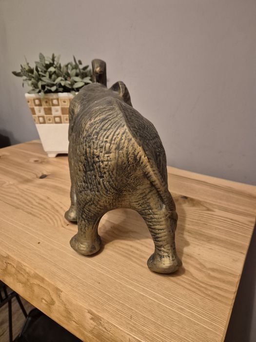 Duza figurka slonia