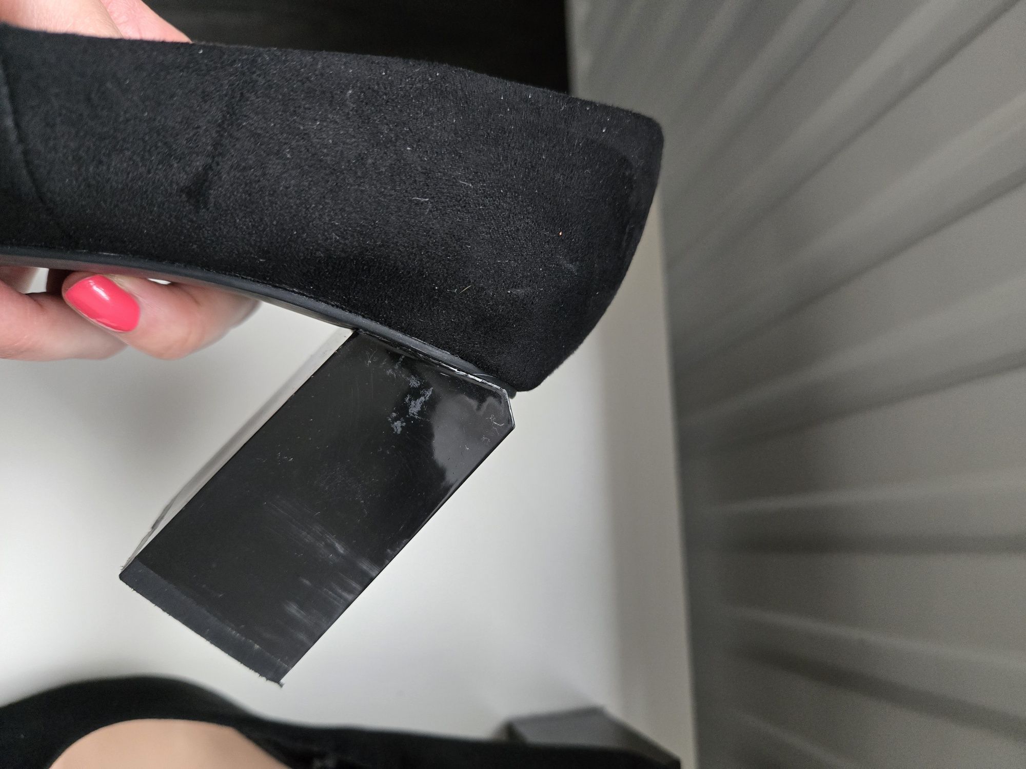 Czarne buty na słupku, Stradivarius rozm. 38