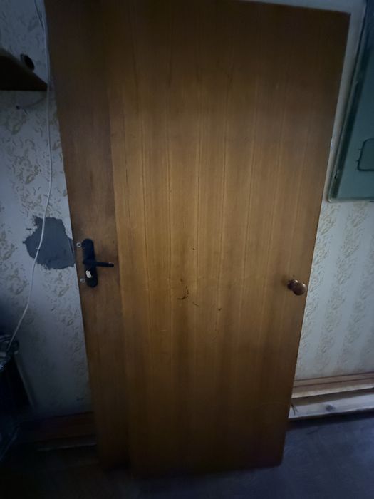 Продам вхідні двері деревʼяні 2000 грн за 2 шт