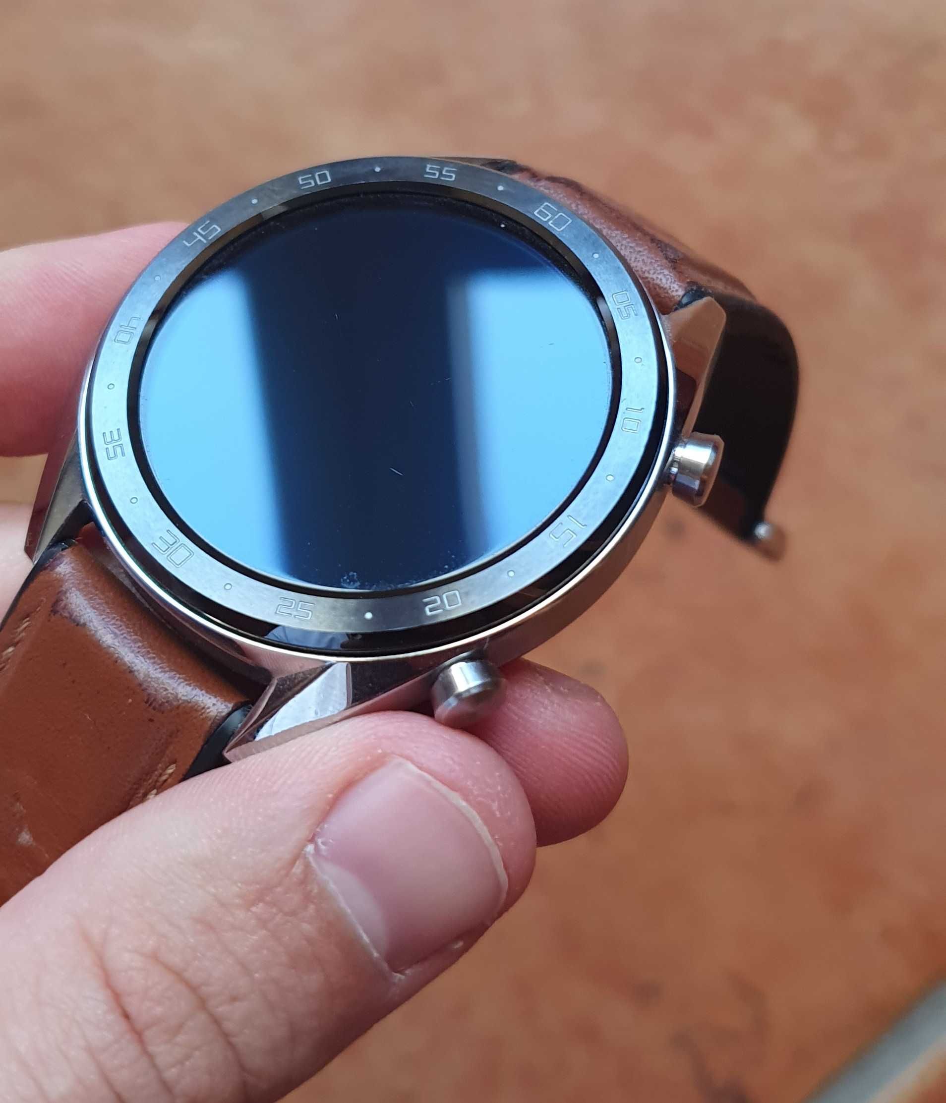 Smartwatch Huawei Watch GT com carregador - SEMI NOVO