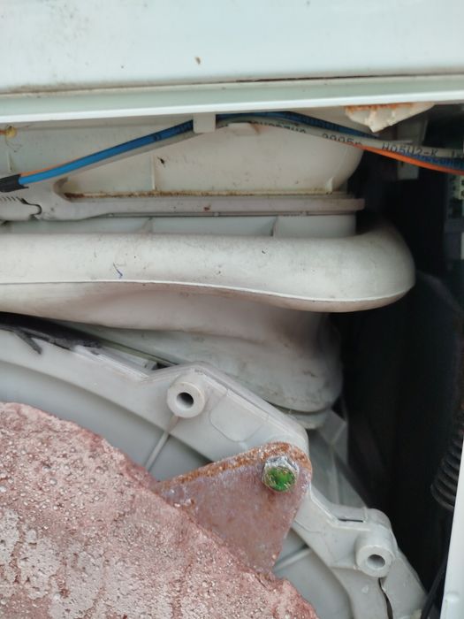 Продаю по запчастям стиралки Самсунг 6кгWF8598NMW9 Занусси Вирпул60230