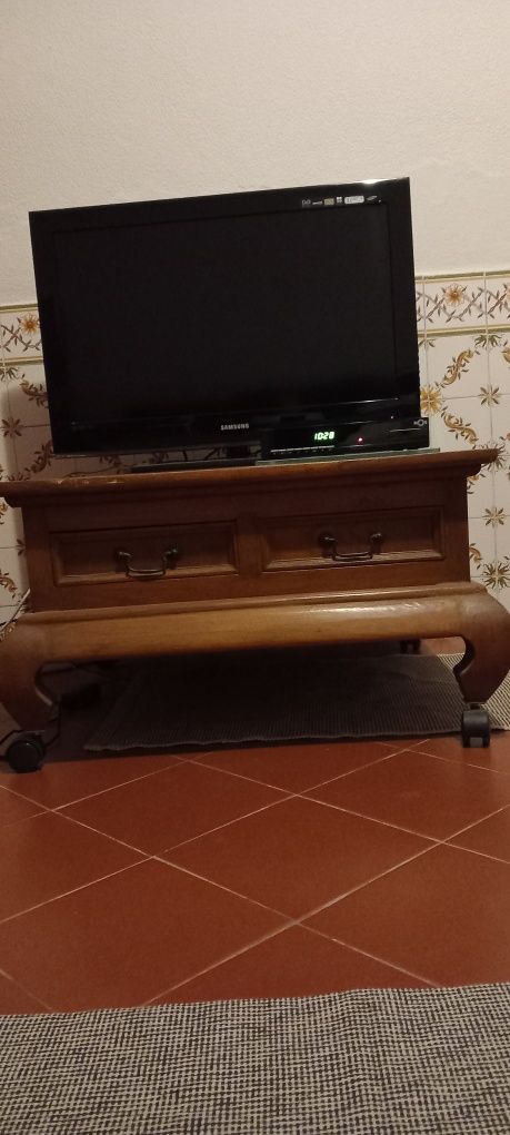 Mesa em madeira maciça  para tv ou apoio