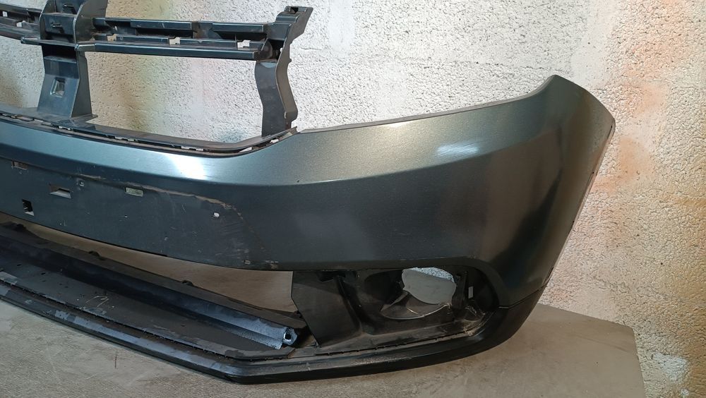 Vendo parachoque de frente Dacia Sandero ano 2016/18