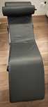 Cadeira chaise longue em pele