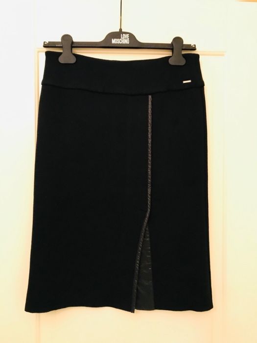 Классическая черная юбка Франция