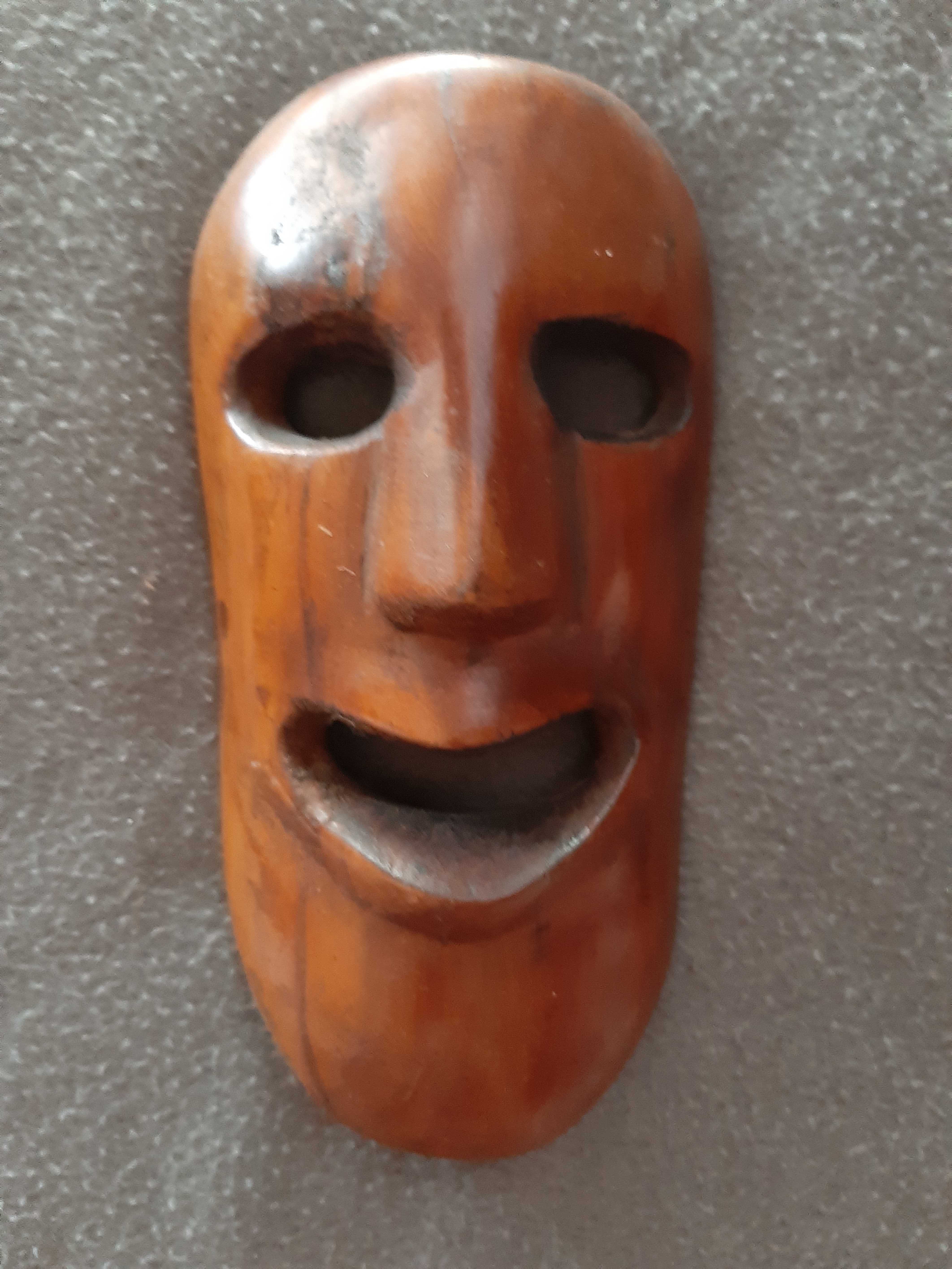 Três máscaras do mundo