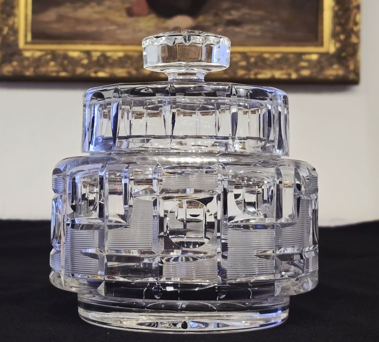 Kryształowa bomboniera zamykana retro kryształy prl

Bardzo ładny szli