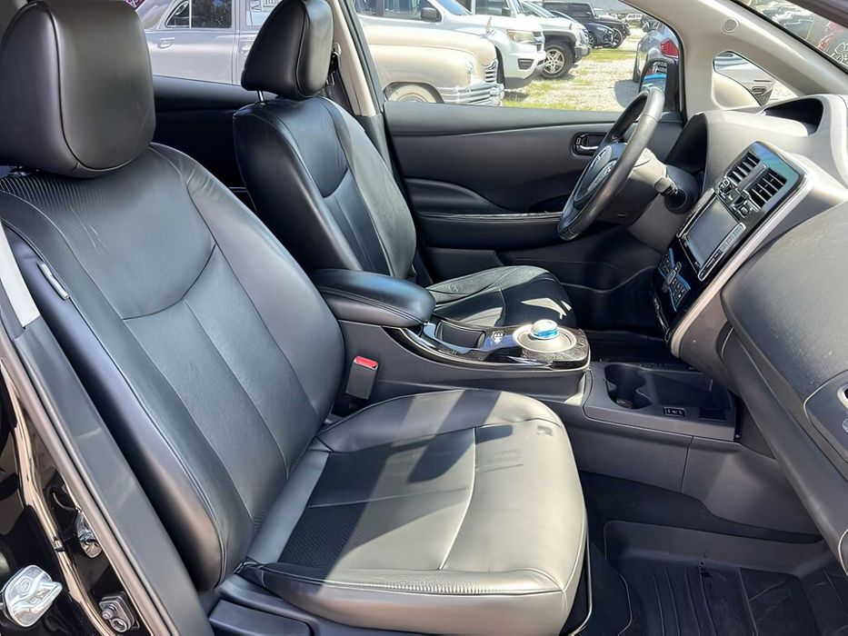 Nissan LEAF      2015