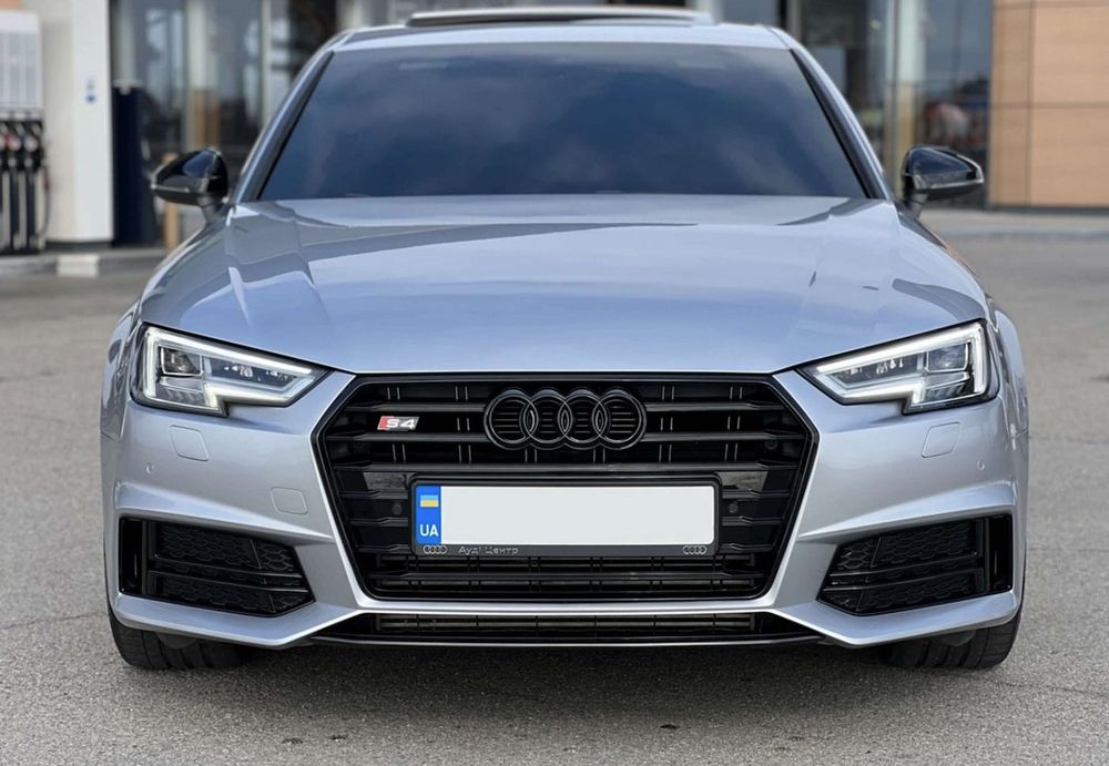 Передній бампер в стилі S-Line на Audi A4 B9 2015,2016,2017,2018,2019р