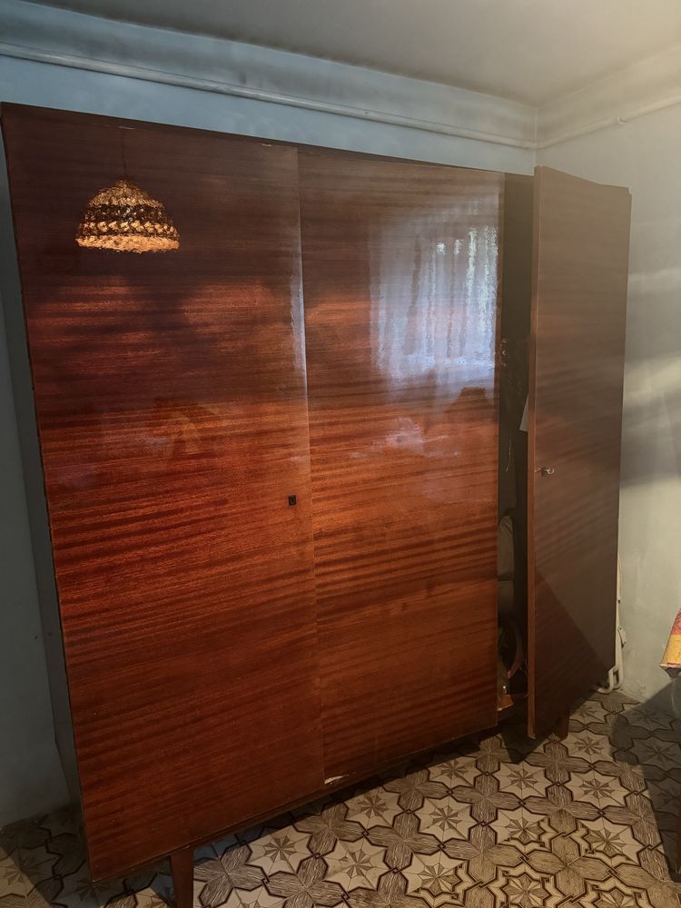 Продам  стареньку шафу