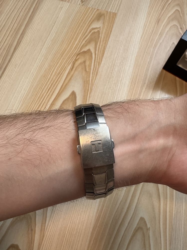 Оригинальные швейцарские часы Tissot Titanium T760 сапфировое стекло