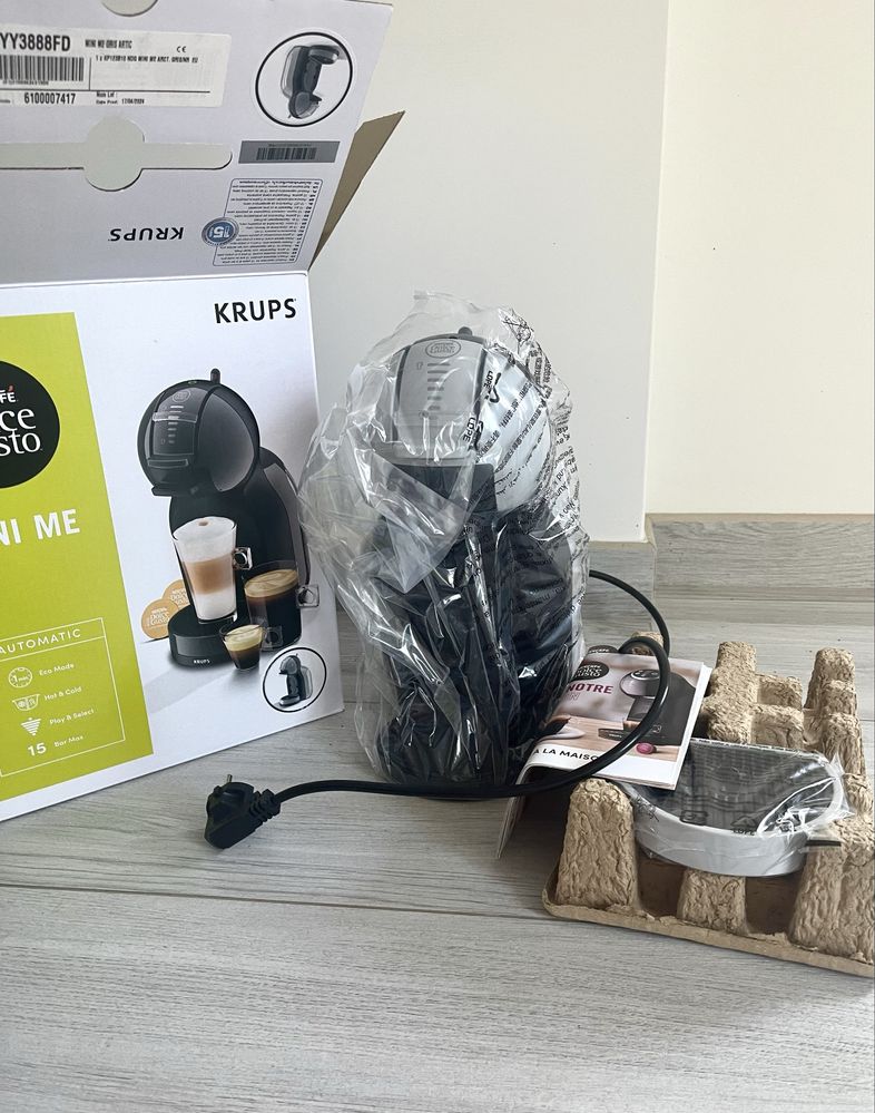 Maquina de cafe Dolce Gusto nova