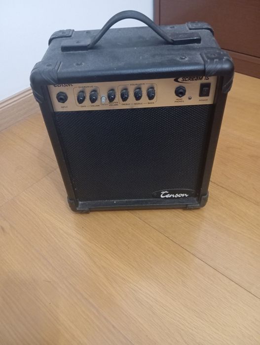Guitarra elétrica com subwoofer