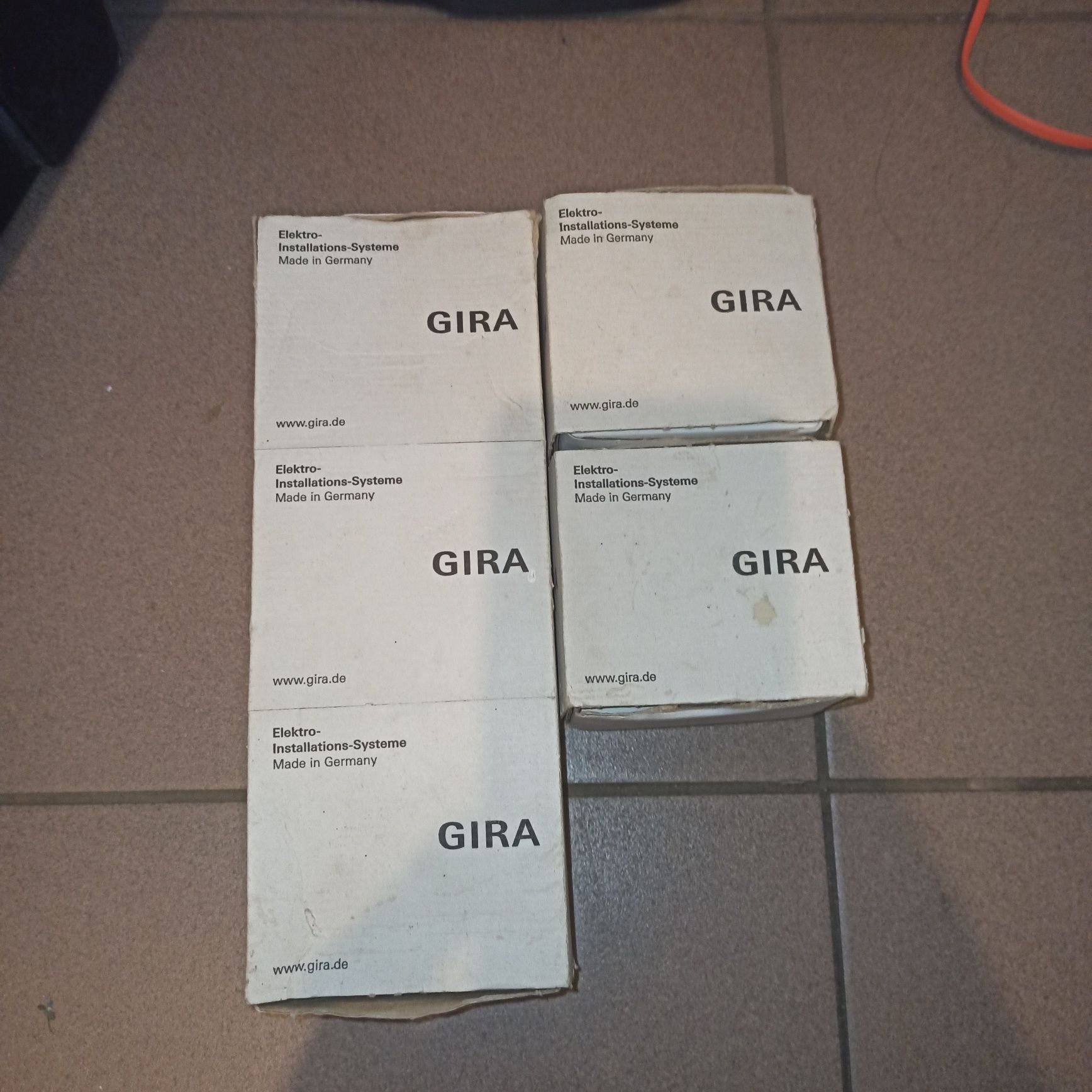 Gira 0457 03, gniazdo