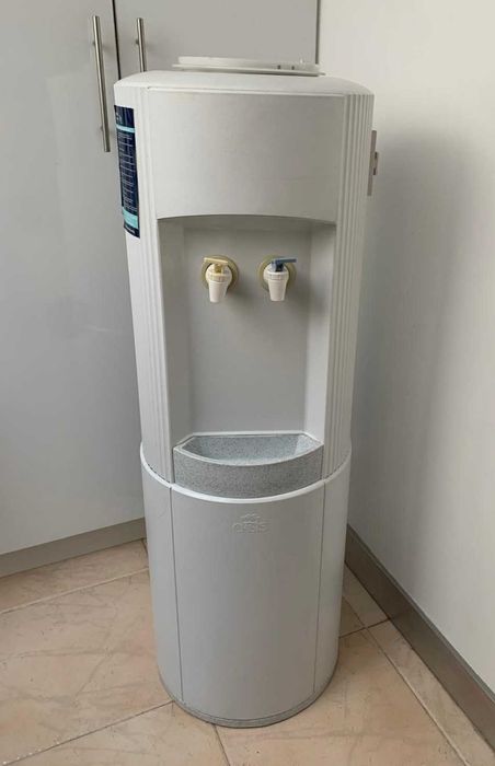Máquina de Água Natural e Fria Oasis – Segunda Mão em Bom Estado