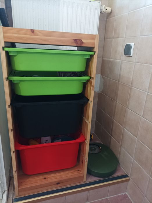 Regał z pojemnikami Ikea