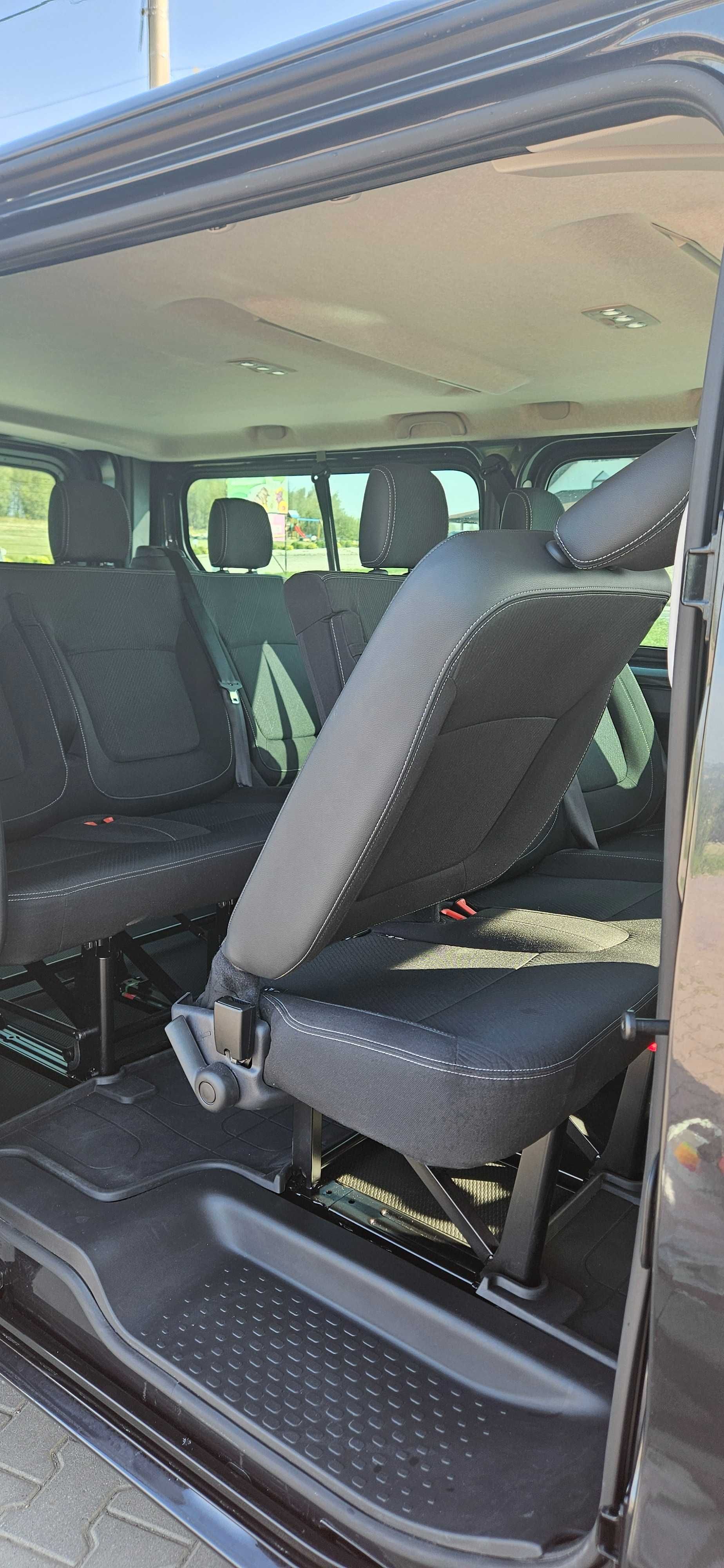 Wynajem bus 8 osób 9 osób Renault Trafic Combi Long automat, hak, 2024