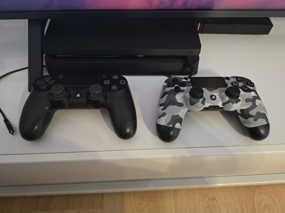 Playstation 4 - 2 pady - 18 gier