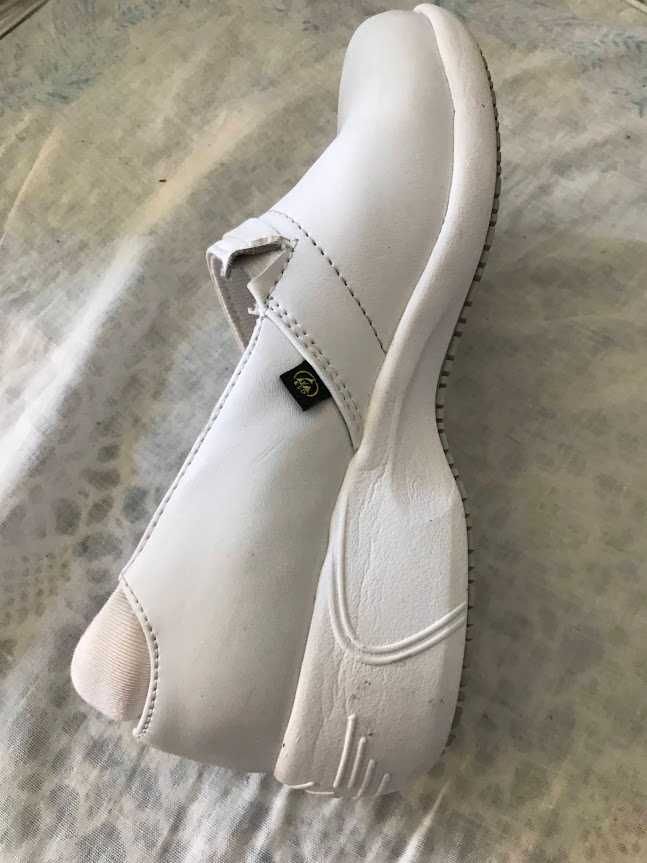 Продам туфли женские белые, размер 36
