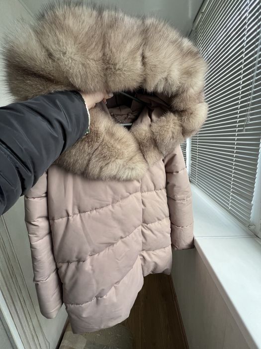 Продам пуховик зимний натуральный мех